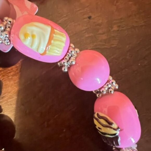 fiona Handmade Cupcake Beaded 5 Bracelets Set For Girls & a heart necklace - Picture 2 of 9